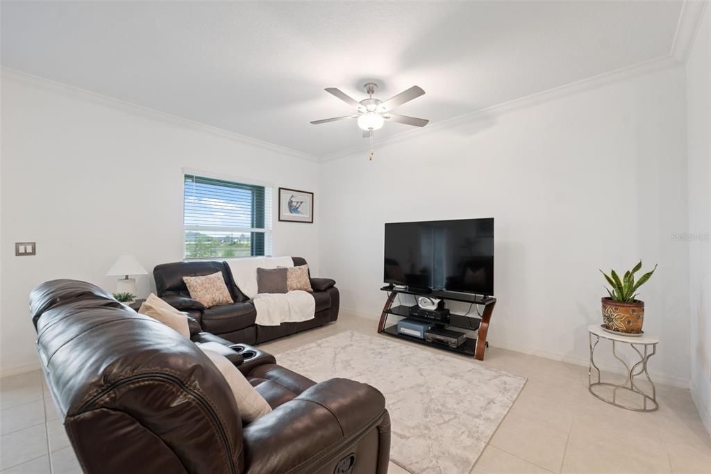 For Sale: $310,000 (3 beds, 2 baths, 1601 Square Feet)