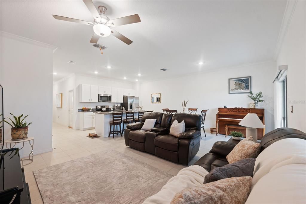 For Sale: $310,000 (3 beds, 2 baths, 1601 Square Feet)