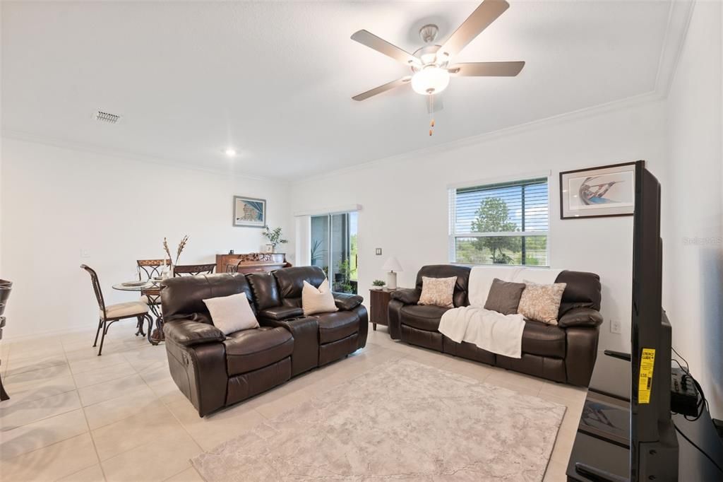 For Sale: $310,000 (3 beds, 2 baths, 1601 Square Feet)