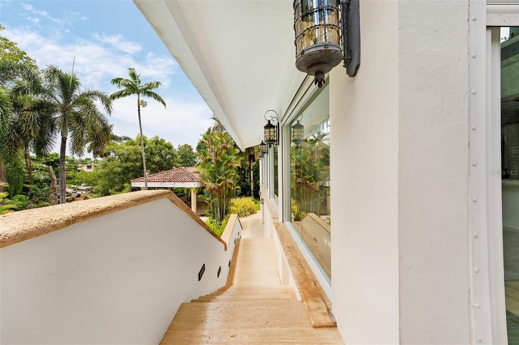 На продажу: $2,325,000 (5 спален, 5 ванн, 4740 Квадратных фут)