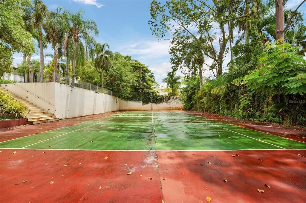 На продажу: $2,325,000 (5 спален, 5 ванн, 4740 Квадратных фут)