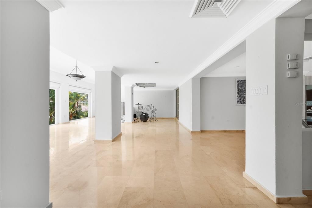 На продажу: $2,325,000 (5 спален, 5 ванн, 4740 Квадратных фут)