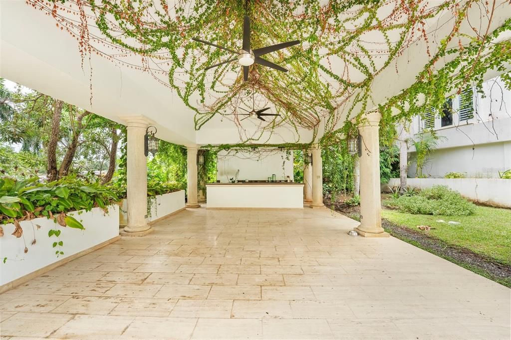 На продажу: $2,325,000 (5 спален, 5 ванн, 4740 Квадратных фут)