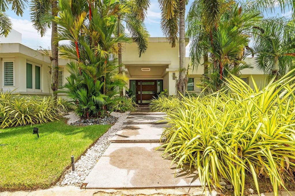 На продажу: $2,325,000 (5 спален, 5 ванн, 4740 Квадратных фут)