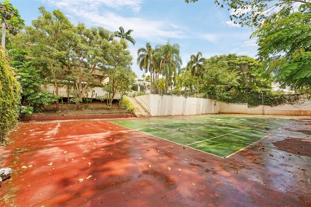 На продажу: $2,325,000 (5 спален, 5 ванн, 4740 Квадратных фут)