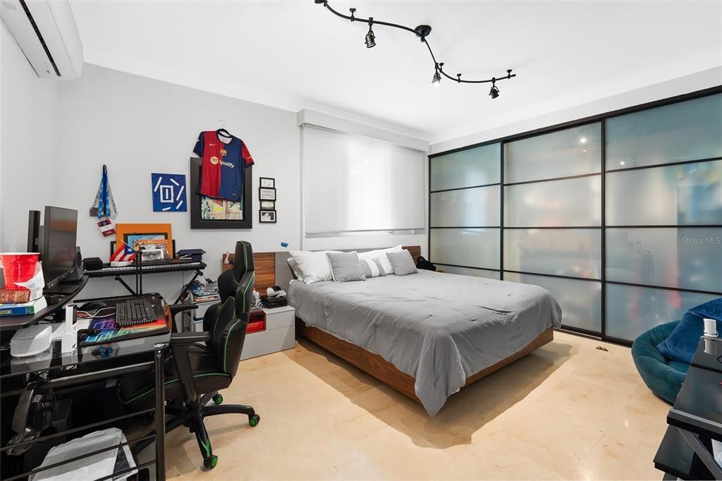 На продажу: $2,325,000 (5 спален, 5 ванн, 4740 Квадратных фут)