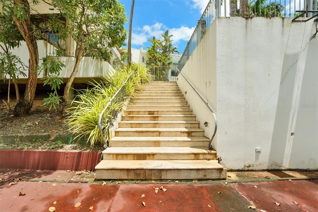 На продажу: $2,325,000 (5 спален, 5 ванн, 4740 Квадратных фут)