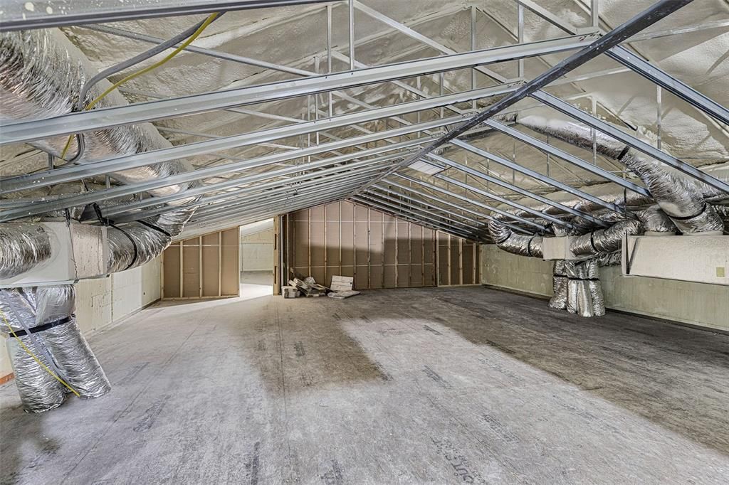 合同活跃: $415,000 (2 贝兹, 2 浴室, 3750 平方英尺)