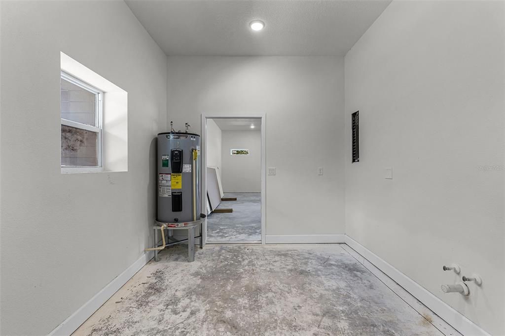 合同活跃: $415,000 (2 贝兹, 2 浴室, 3750 平方英尺)