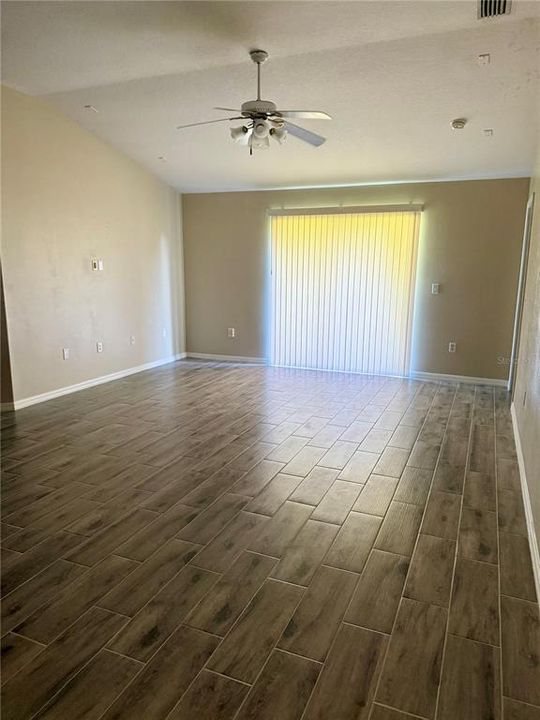For Rent: $2,000 (4 beds, 2 baths, 1544 Square Feet)