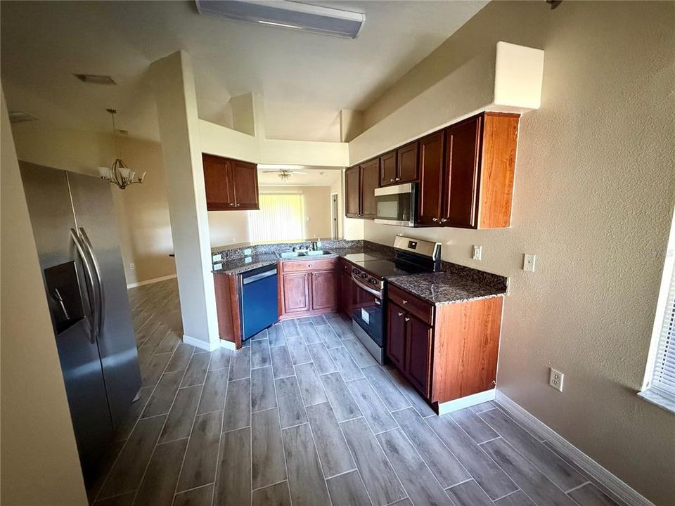 For Rent: $2,000 (4 beds, 2 baths, 1544 Square Feet)