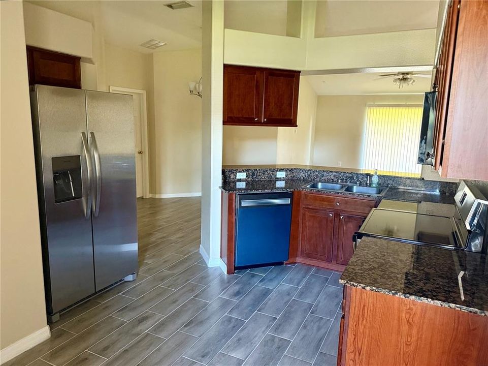 For Rent: $2,000 (4 beds, 2 baths, 1544 Square Feet)