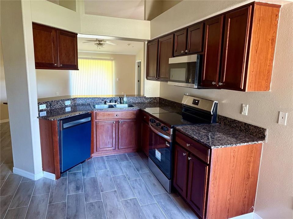 For Rent: $2,000 (4 beds, 2 baths, 1544 Square Feet)
