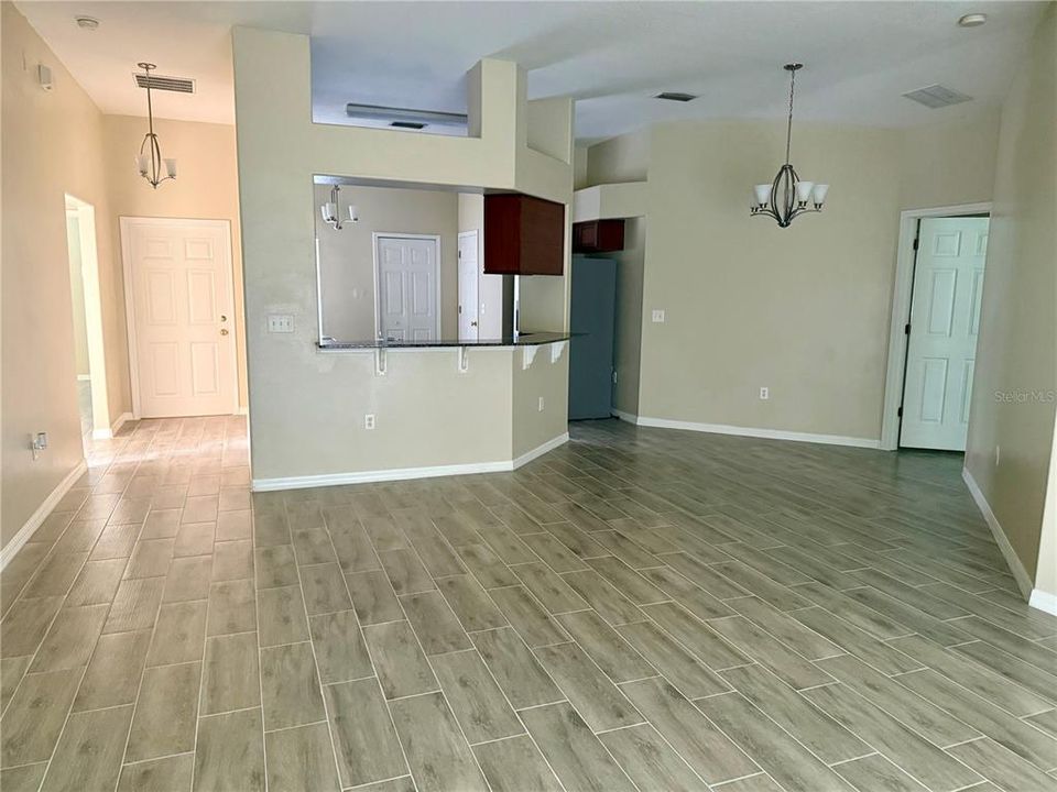 For Rent: $2,000 (4 beds, 2 baths, 1544 Square Feet)