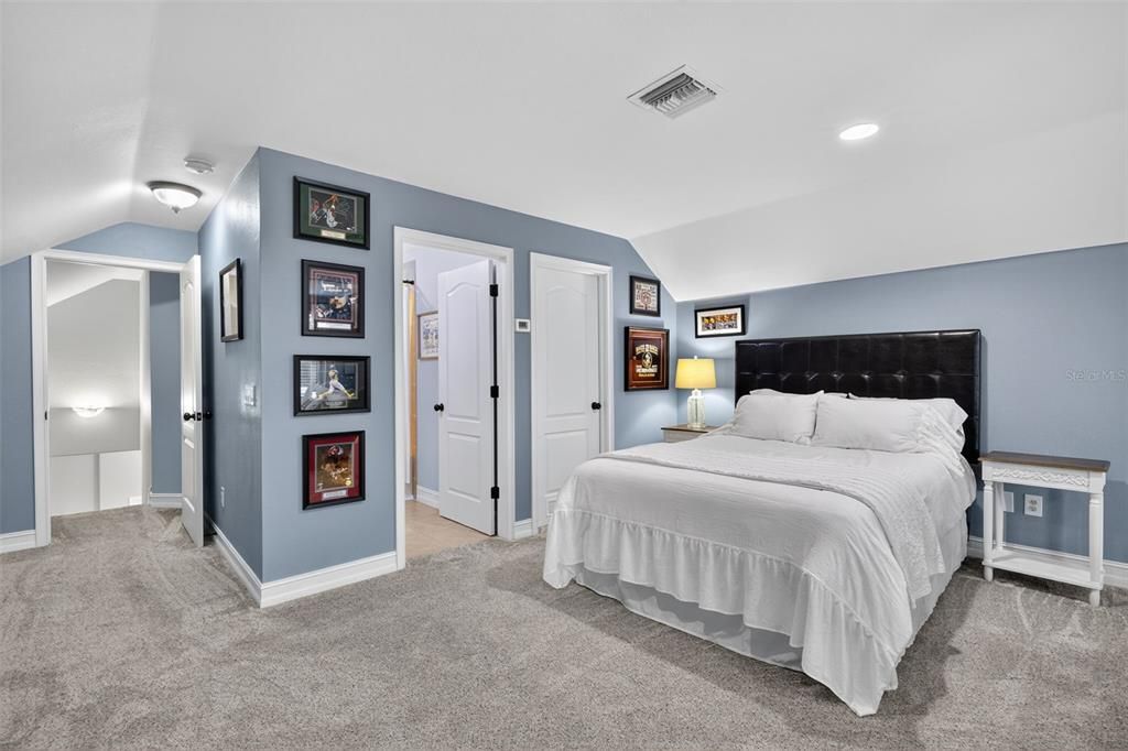 For Sale: $499,900 (3 beds, 3 baths, 2350 Square Feet)