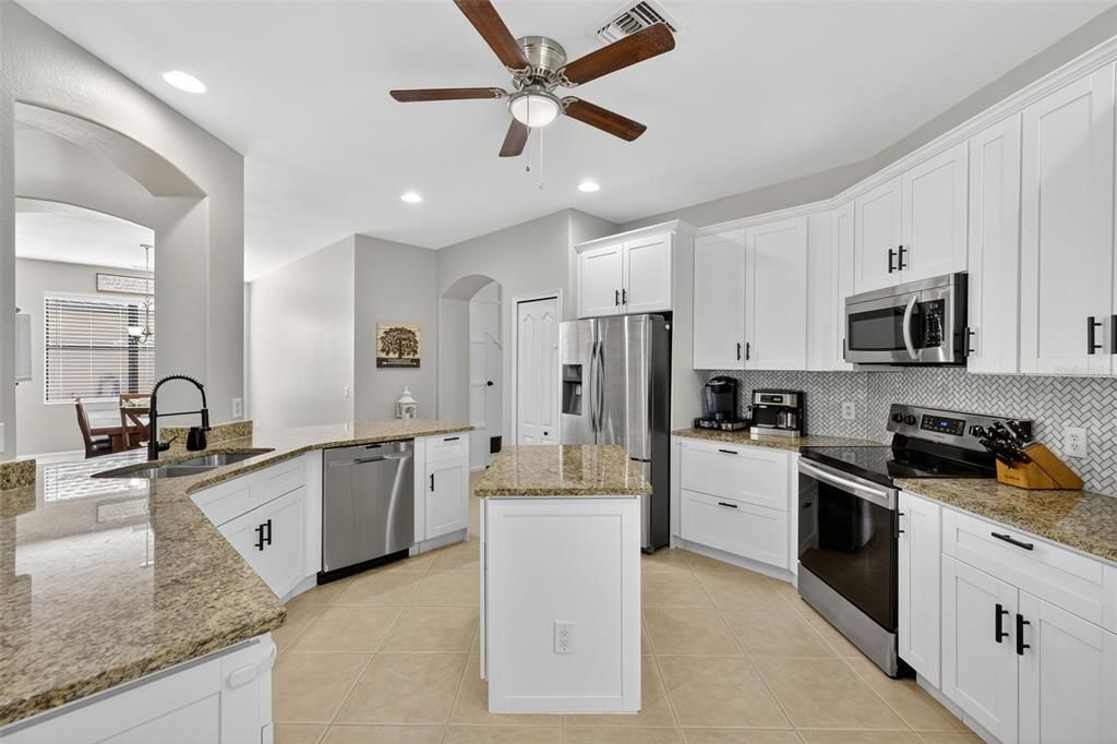 For Sale: $499,900 (3 beds, 3 baths, 2350 Square Feet)