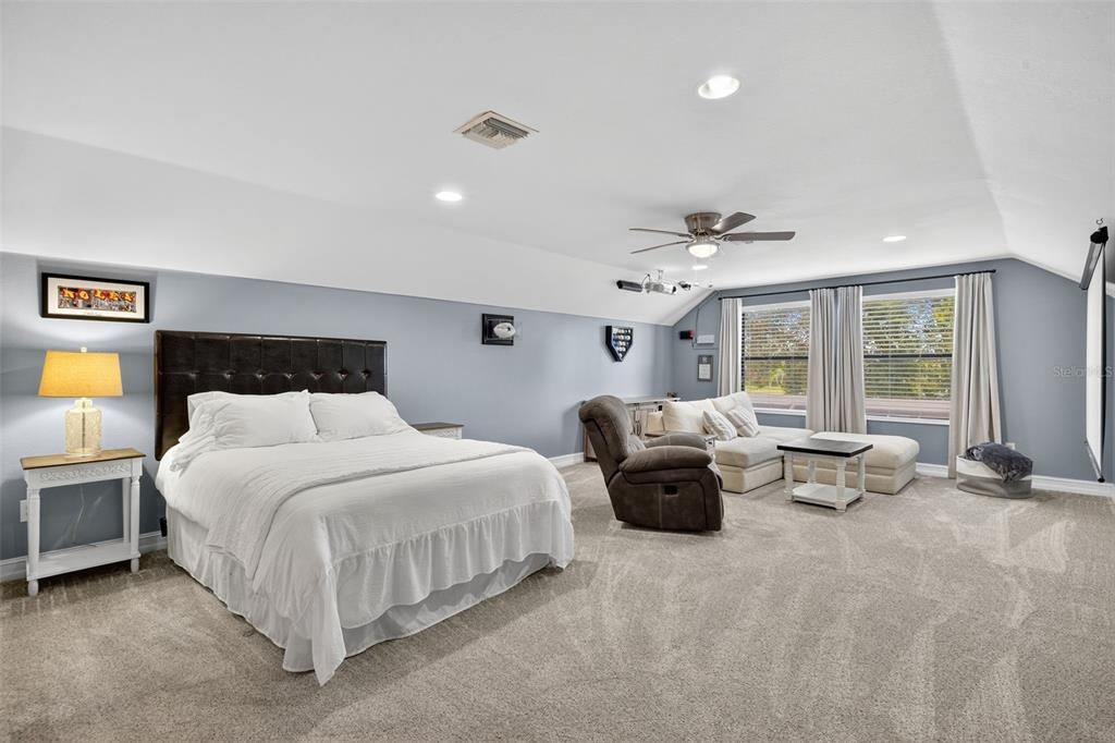 For Sale: $499,900 (3 beds, 3 baths, 2350 Square Feet)