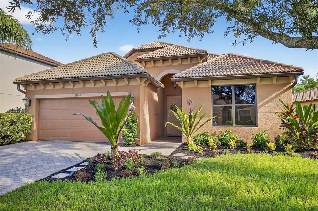 For Sale: $499,900 (3 beds, 3 baths, 2350 Square Feet)