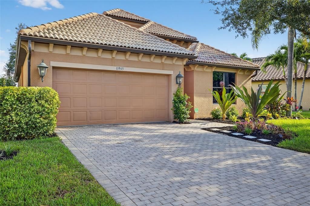 For Sale: $499,900 (3 beds, 3 baths, 2350 Square Feet)