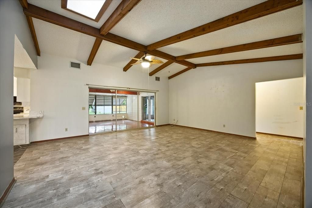 На продажу: $279,900 (3 спален, 2 ванн, 2208 Квадратных фут)