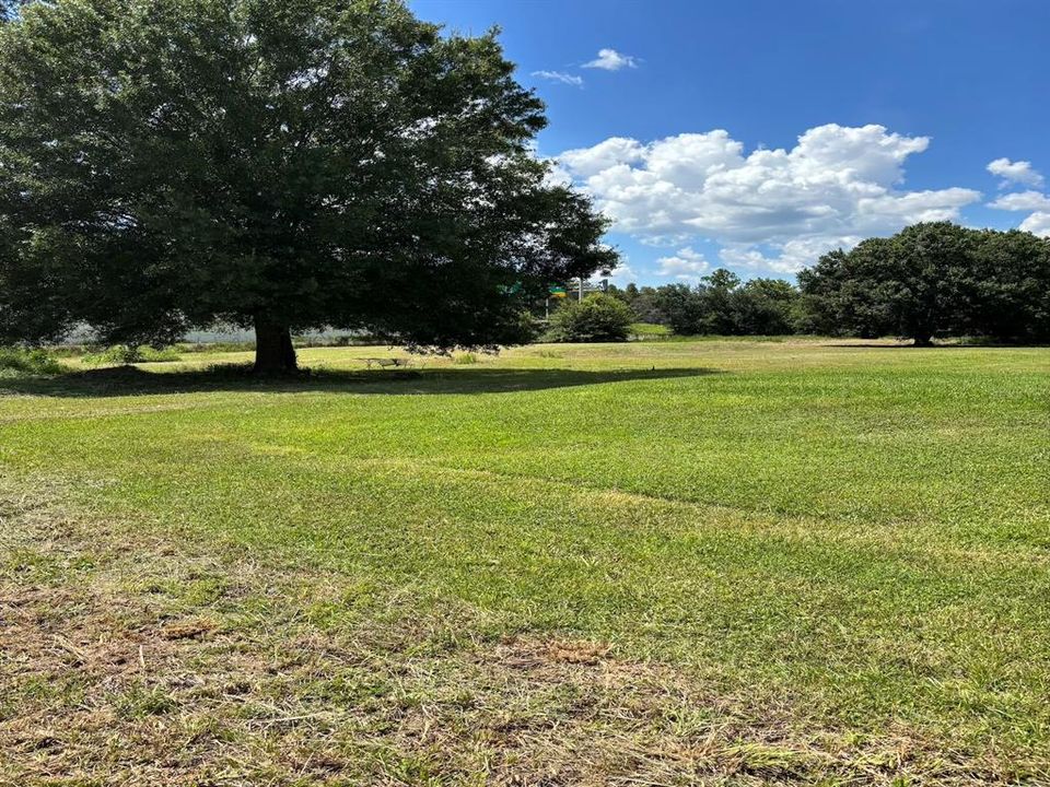 Vendido Recientemente: $320,000 (1.82 acres)