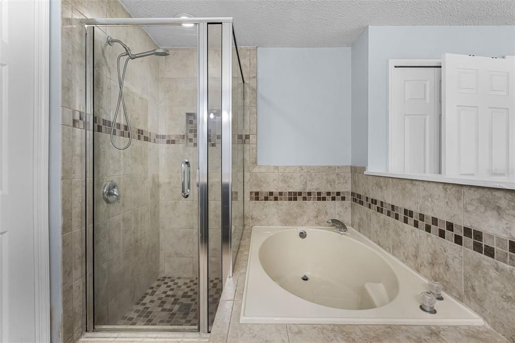 Activo con contrato: $2,700 (3 camas, 2 baños, 1648 Pies cuadrados)