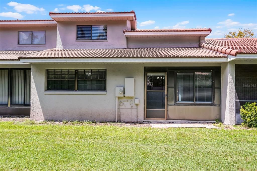 Activo con contrato: $2,700 (3 camas, 2 baños, 1648 Pies cuadrados)