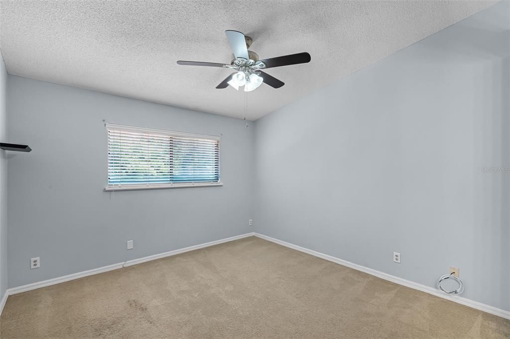 Activo con contrato: $2,700 (3 camas, 2 baños, 1648 Pies cuadrados)