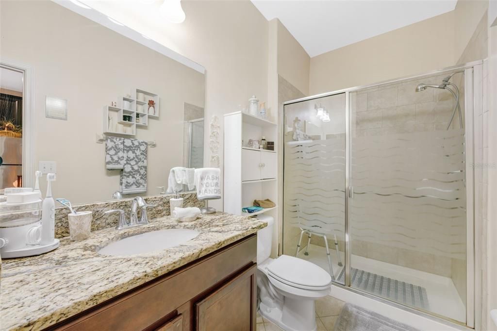 合同活跃: $645,000 (6 贝兹, 4 浴室, 3912 平方英尺)