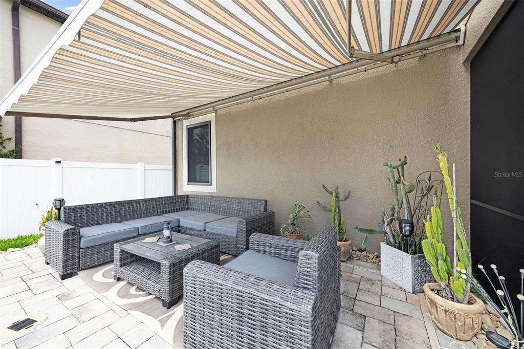 合同活跃: $645,000 (6 贝兹, 4 浴室, 3912 平方英尺)