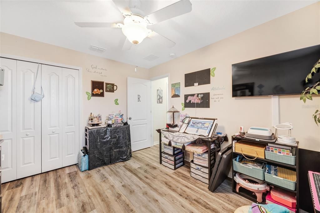 合同活跃: $645,000 (6 贝兹, 4 浴室, 3912 平方英尺)