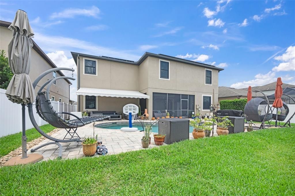 合同活跃: $645,000 (6 贝兹, 4 浴室, 3912 平方英尺)