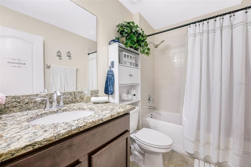 合同活跃: $645,000 (6 贝兹, 4 浴室, 3912 平方英尺)