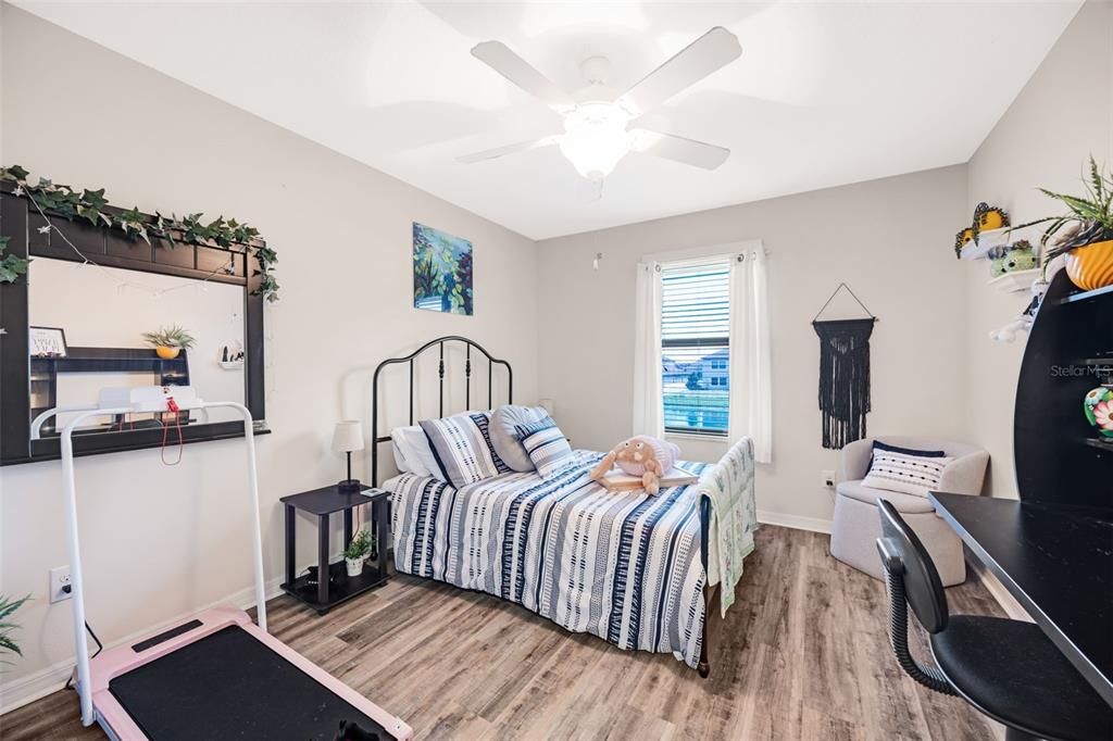 合同活跃: $645,000 (6 贝兹, 4 浴室, 3912 平方英尺)