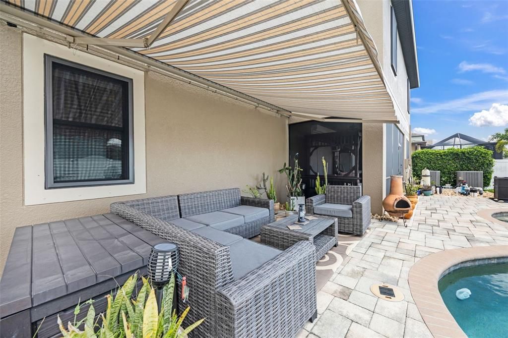 合同活跃: $645,000 (6 贝兹, 4 浴室, 3912 平方英尺)