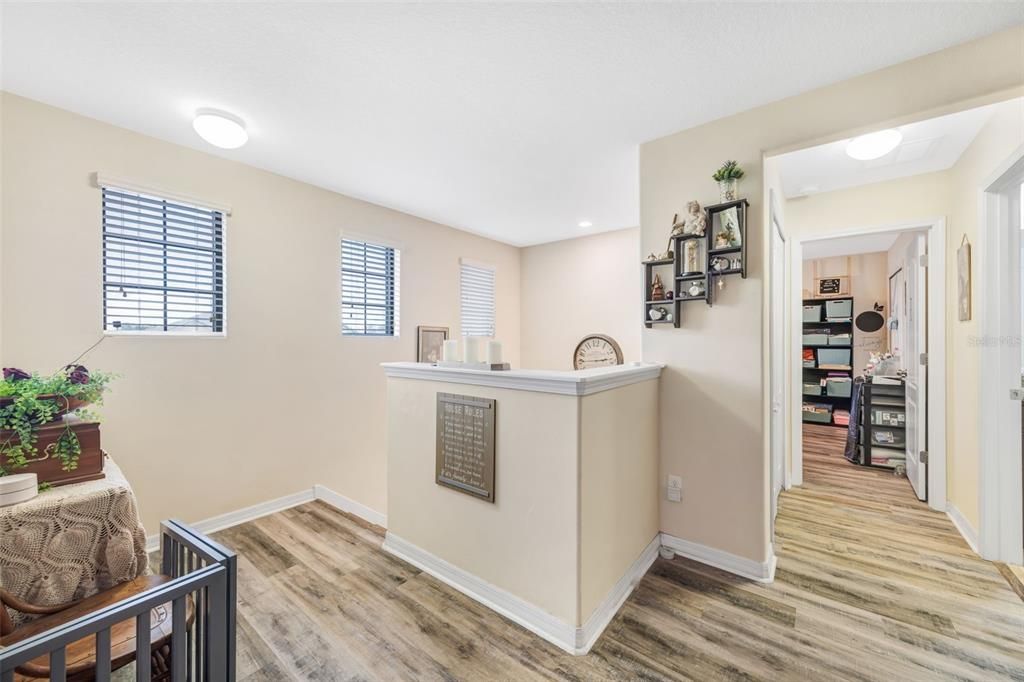 合同活跃: $645,000 (6 贝兹, 4 浴室, 3912 平方英尺)