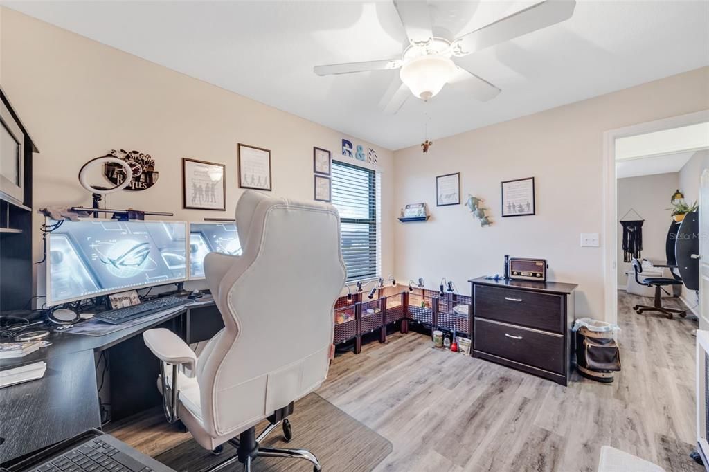 合同活跃: $645,000 (6 贝兹, 4 浴室, 3912 平方英尺)