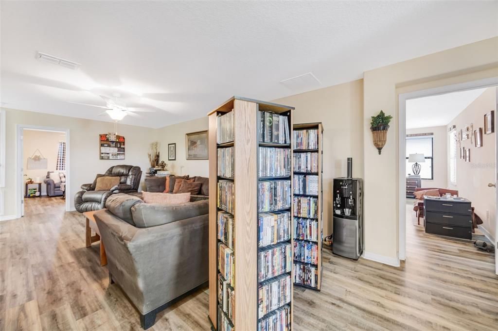 合同活跃: $645,000 (6 贝兹, 4 浴室, 3912 平方英尺)