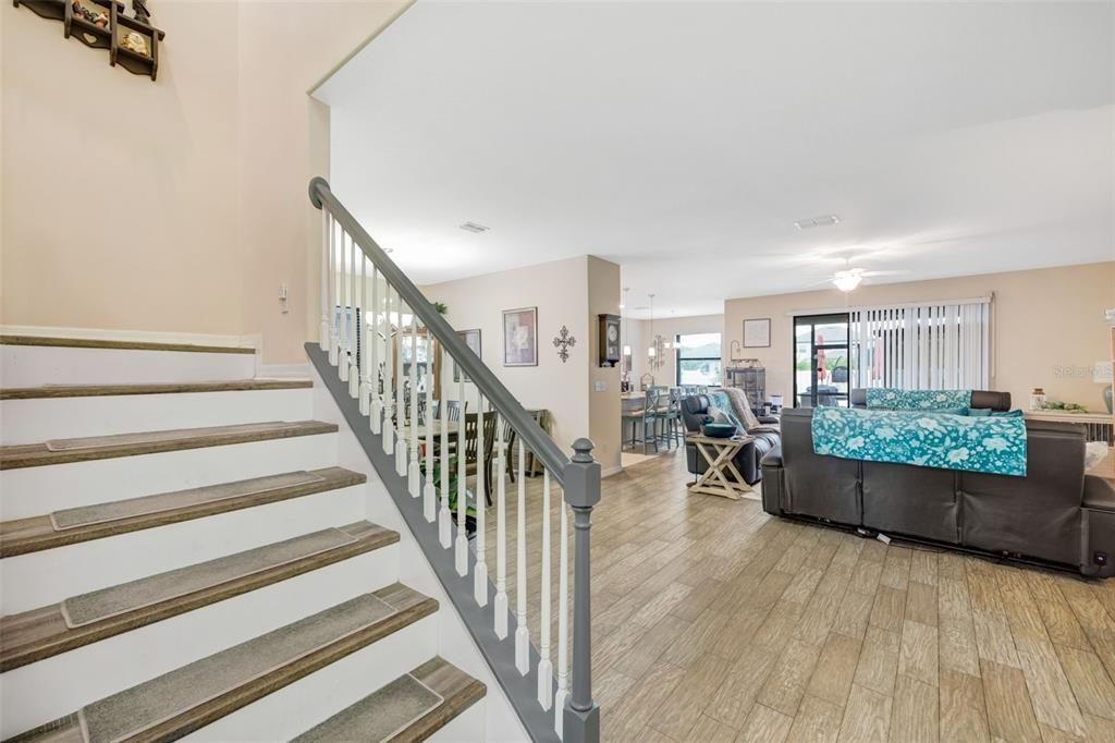 合同活跃: $645,000 (6 贝兹, 4 浴室, 3912 平方英尺)