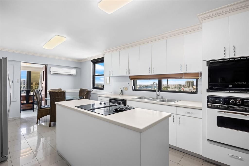 待售: $4,495,000 (6 贝兹, 4 浴室, 5753 平方英尺)