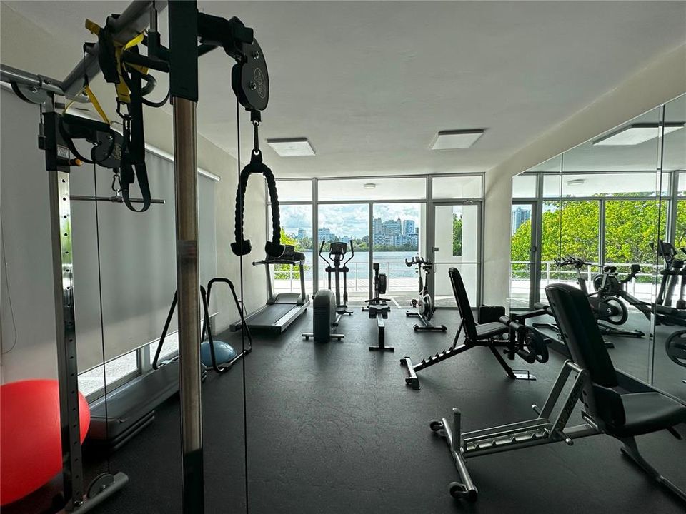 待售: $4,495,000 (6 贝兹, 4 浴室, 5753 平方英尺)