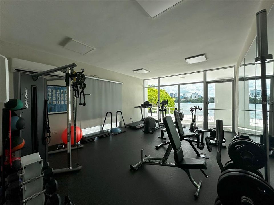 待售: $4,495,000 (6 贝兹, 4 浴室, 5753 平方英尺)