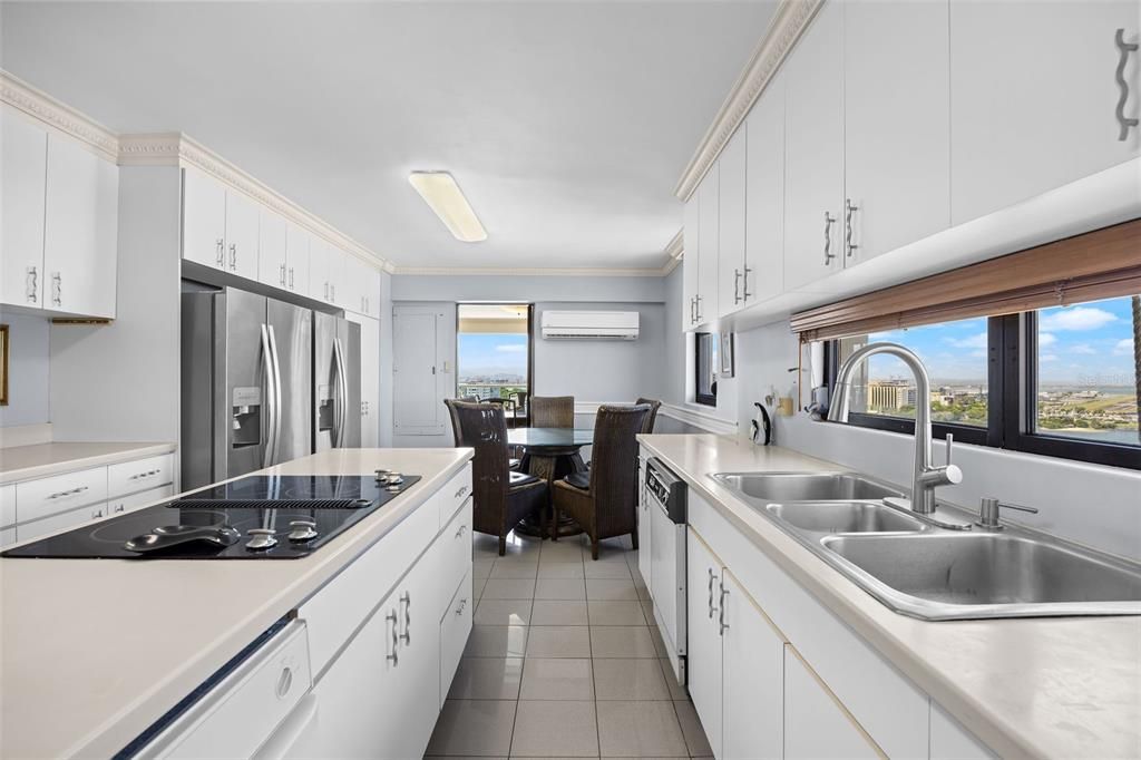 待售: $4,495,000 (6 贝兹, 4 浴室, 5753 平方英尺)