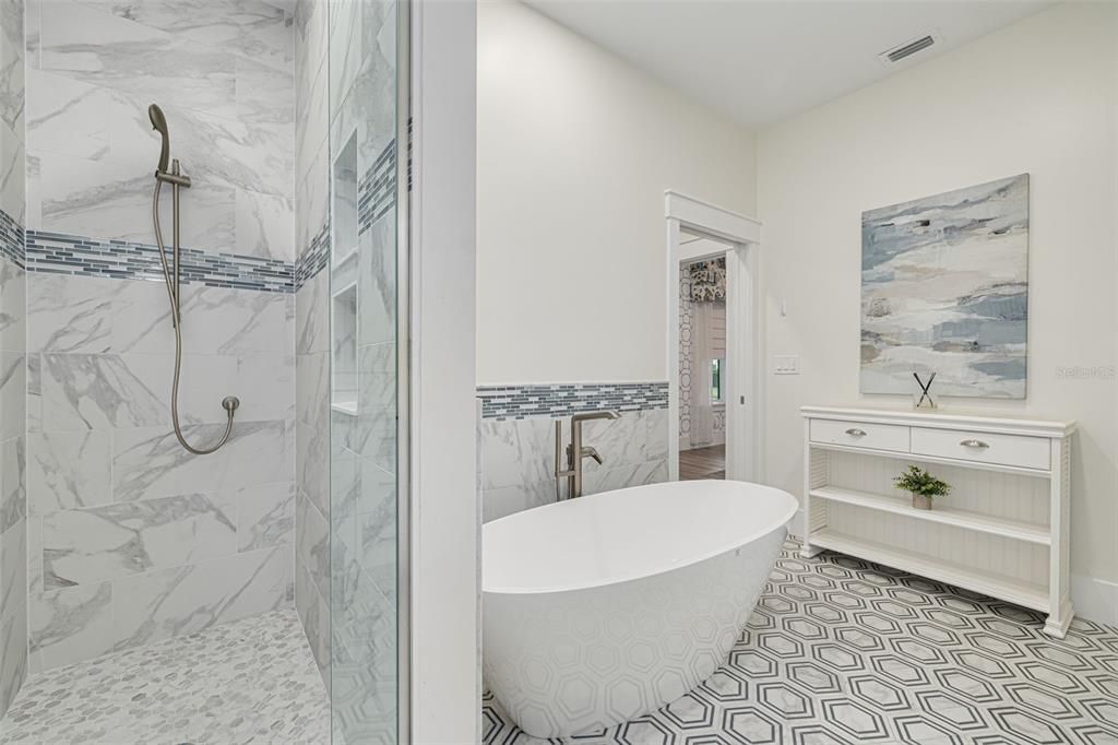 Activo con contrato: $1,500,000 (5 camas, 3 baños, 3131 Pies cuadrados)