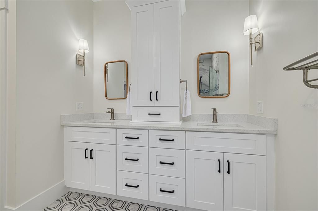 Activo con contrato: $1,500,000 (5 camas, 3 baños, 3131 Pies cuadrados)