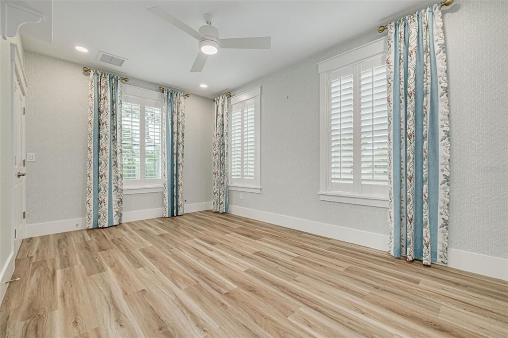 Activo con contrato: $1,500,000 (5 camas, 3 baños, 3131 Pies cuadrados)