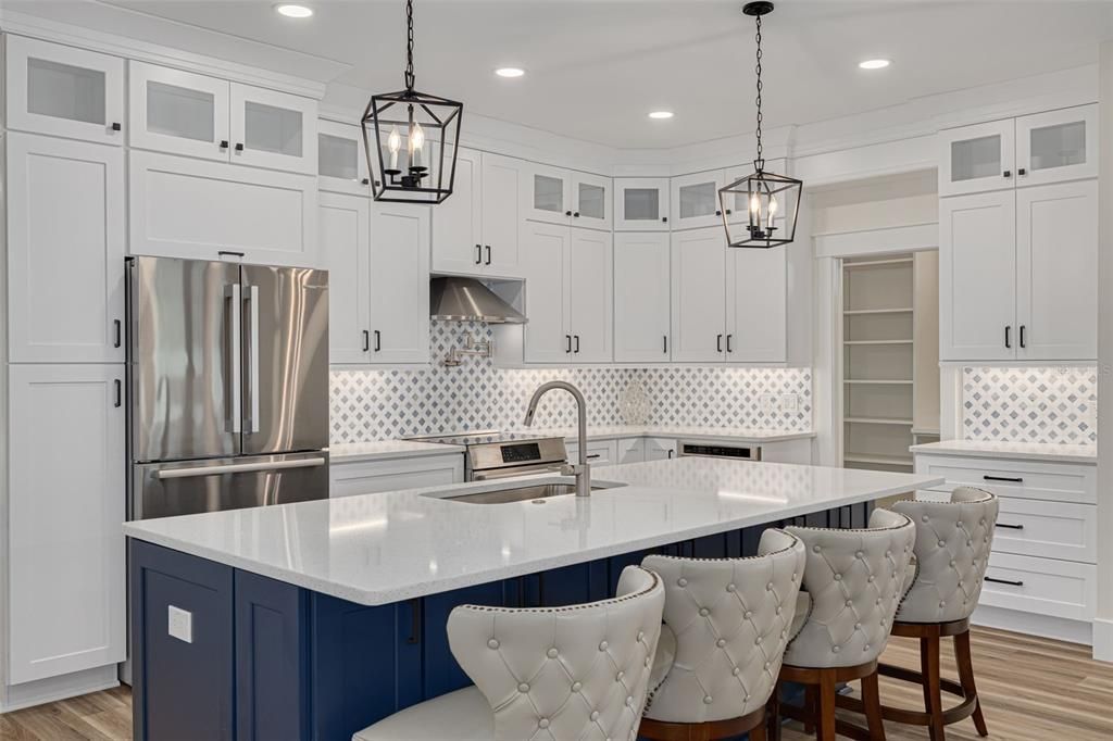 Activo con contrato: $1,500,000 (5 camas, 3 baños, 3131 Pies cuadrados)