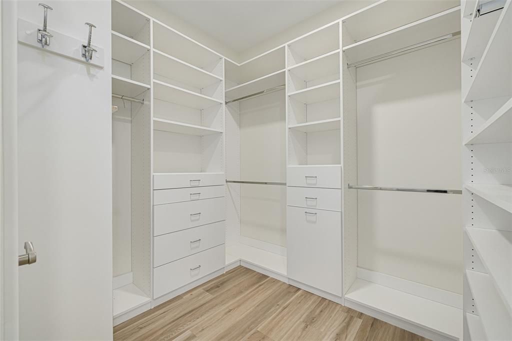 Activo con contrato: $1,500,000 (5 camas, 3 baños, 3131 Pies cuadrados)