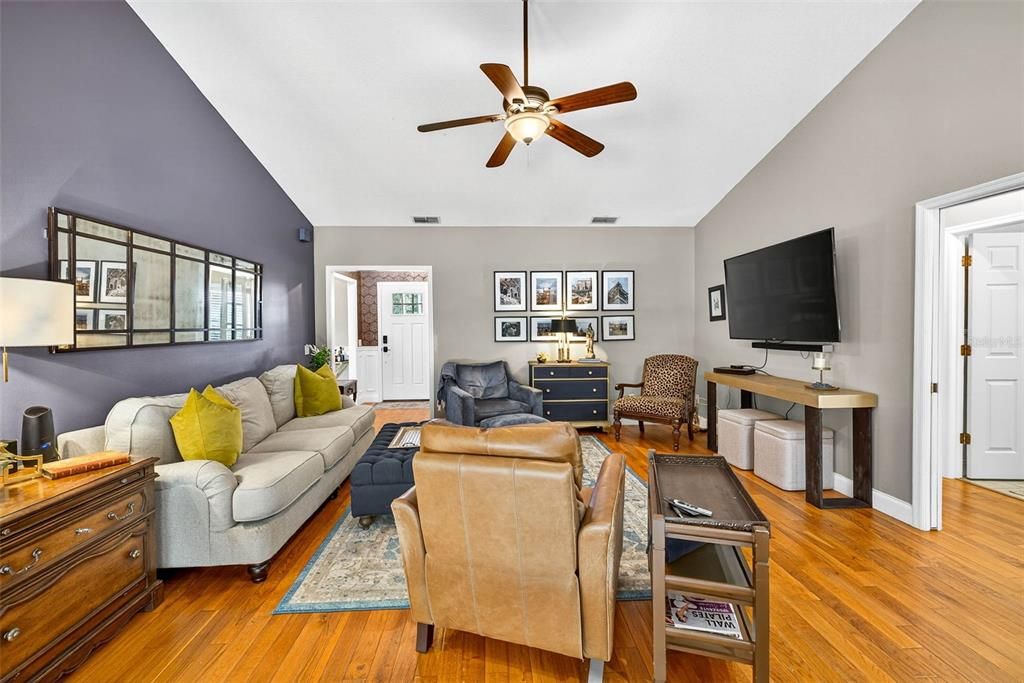 待售: $689,900 (4 贝兹, 2 浴室, 2076 平方英尺)