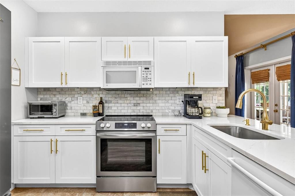 待售: $689,900 (4 贝兹, 2 浴室, 2076 平方英尺)